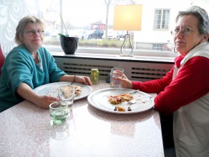 Jenny Petersson och Ann-Sofie Mattisson började kvällen på Pizzeria Emiro. – Jag har varit på tjejkväll två gånger tidigare och det var mycket trevligt och roligt, berättade Jenny. 