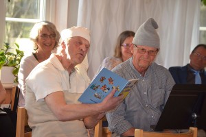 Astor Karlsson och Ingemar Dahlgren, gestaltar herr Larsson och Herr Larsson i " Gubben i lådan".