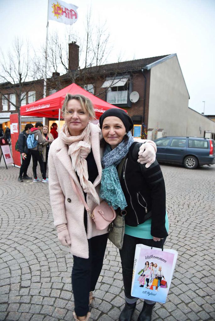 Vesna och Buba trivdes under tjejkvällen.